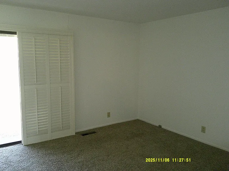 390 S Almond St — Photo 27
