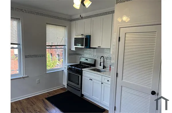 Building Photo - 4215 Viola St #2R