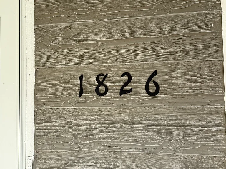 1826 N Jackson Ave — Photo 2