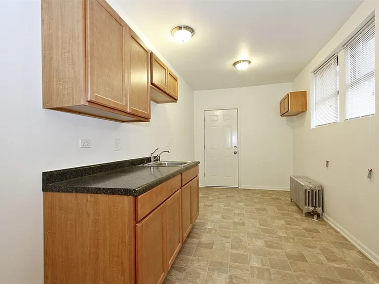 7653 S Loomis — Photo 7