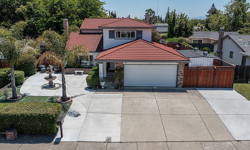 2nd image of 3064 Montevideo Dr