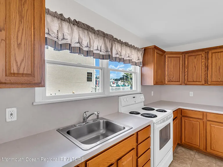 408 Newport Ave — Photo 15