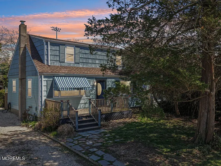 15 Woolley Ave — Photo 35