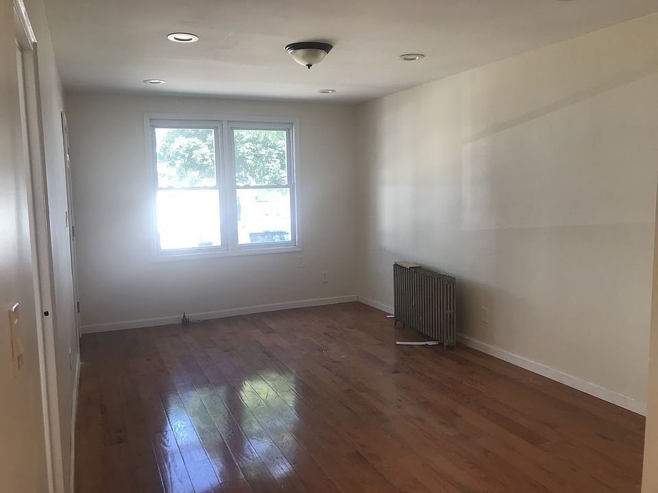 2nd image of 265 Fernside Pl