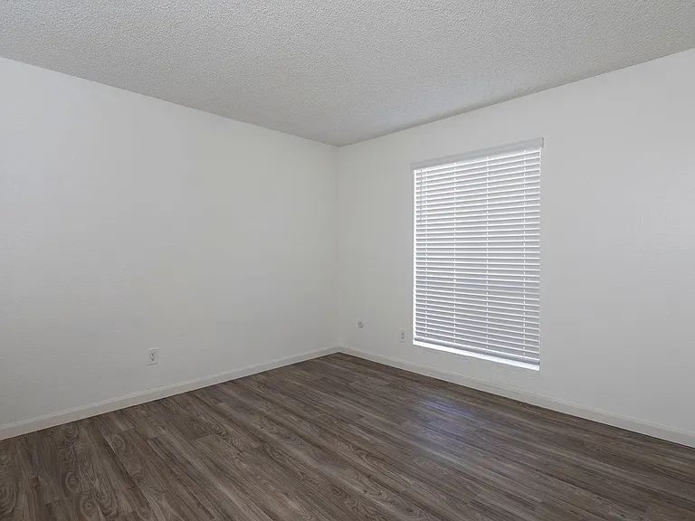 Calla Ave Apartments — Photo 8
