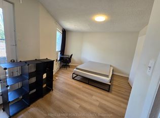 558 Spadina Cres #6, Toronto, ON M5S 2J9