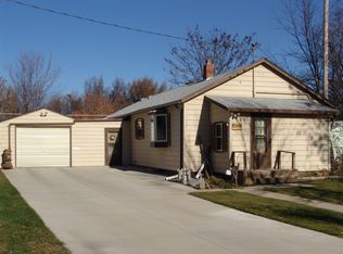 151 Prospect Park Dr, Huron, SD 57350