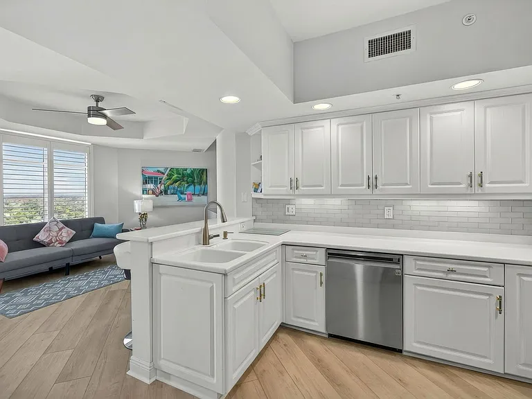1001 Arbor Lake Dr — Photo 21