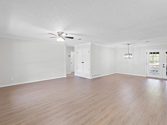 3rd image of 2423 Jewell Dr