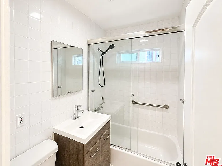 6853 Alta Loma Ter — Photo 6
