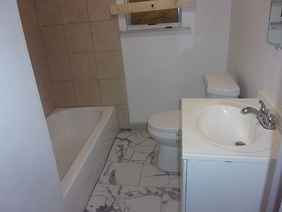 4th image of 1486 Stevenson St