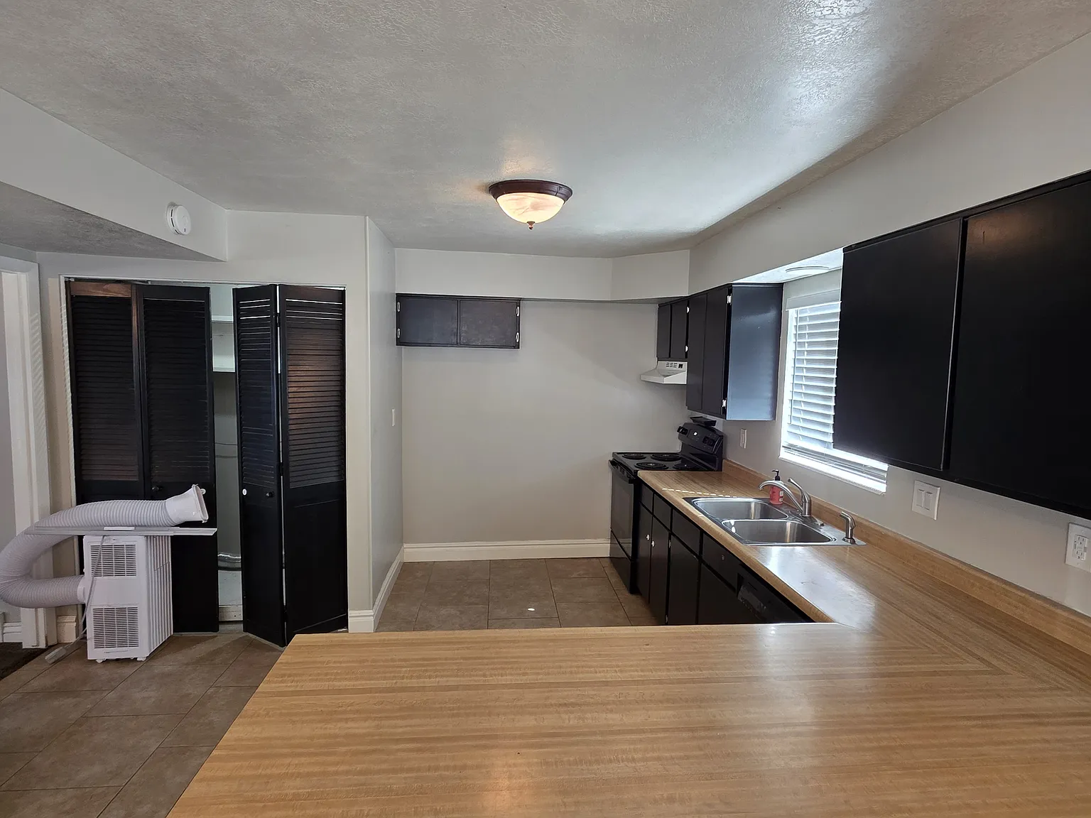 2 bed, 1500 sqft, $1,600 — Photo 3
