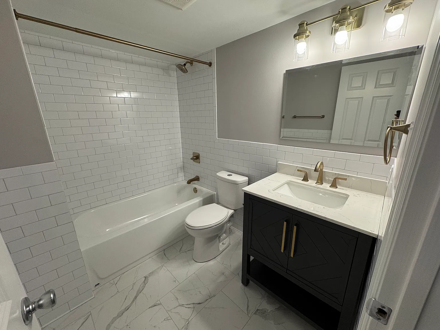 3 bed, 1386 sqft, $2,295 — Photo 3