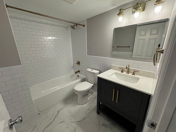 3rd image of 613 Broadmoor Dr #A