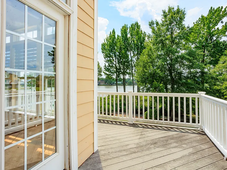 500 Monroe Point Dr — Photo 40
