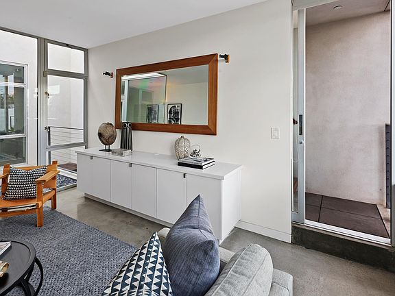 5th image of 1121 Abbot Kinney Blvd Suite C