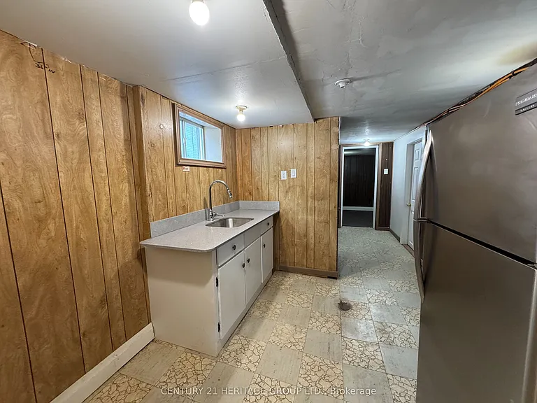 24 Hutton Ave — Photo 10