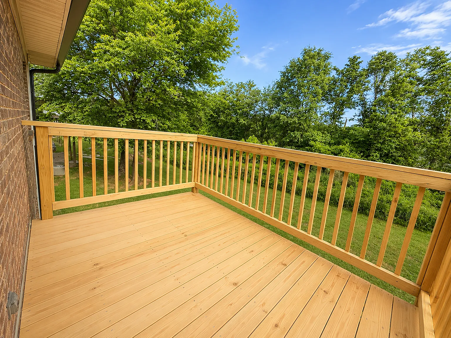 420 Fairfax Dr — Photo 3