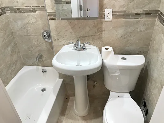 Rented by Capri Jet Realty Corp | media 9