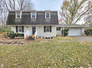 2581 N Arbutus Ct, Midland, MI 48642