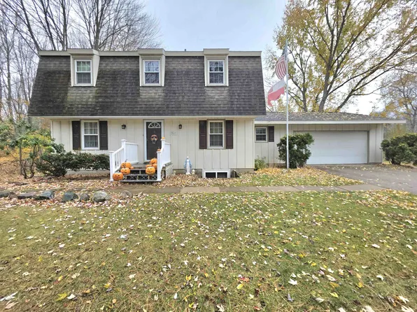 2581 N Arbutus Ct, Midland, MI 48642