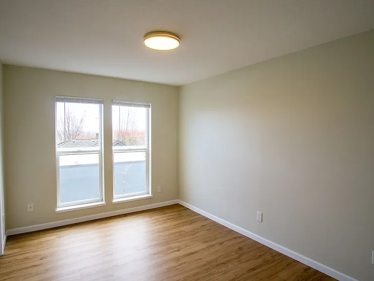 245 SW Hooker St #7 — Photo 9