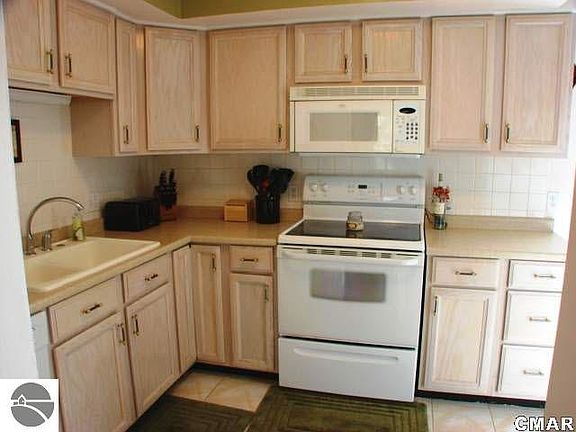 4th image of 1700 Piper Pl