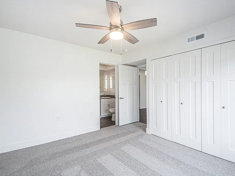 Dupont Lakes Apartments — Photo 52