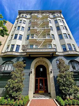 Broadway Crown Towers Apartments — Photo 4