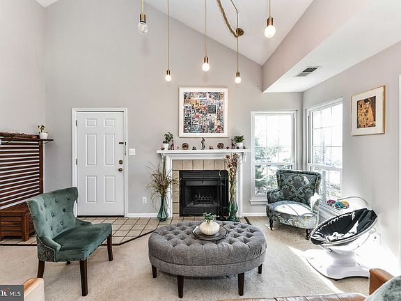 4th image of 4561 Interlachen Ct #G