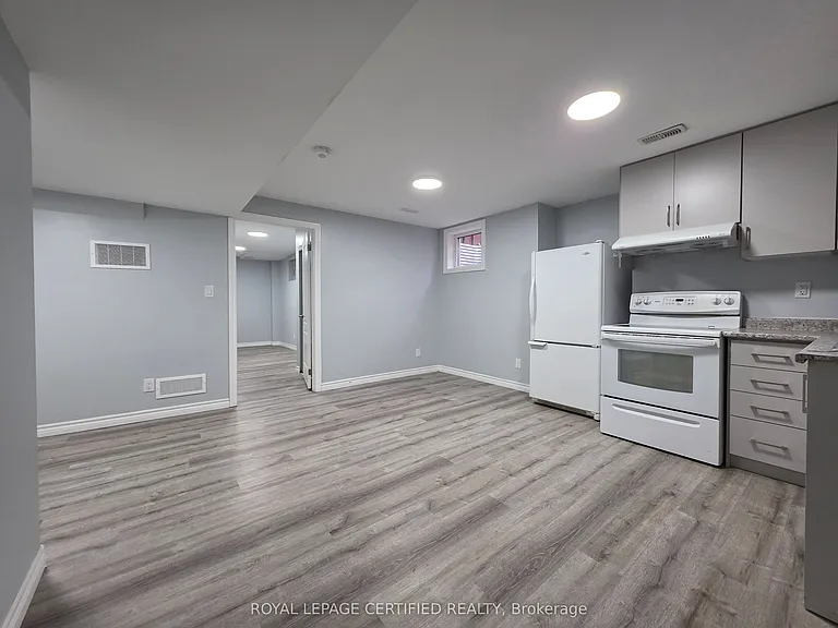 100 Chase Cres #BASEMENT — Photo 3