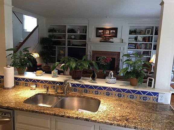 4th image of 63 Waterview Dr