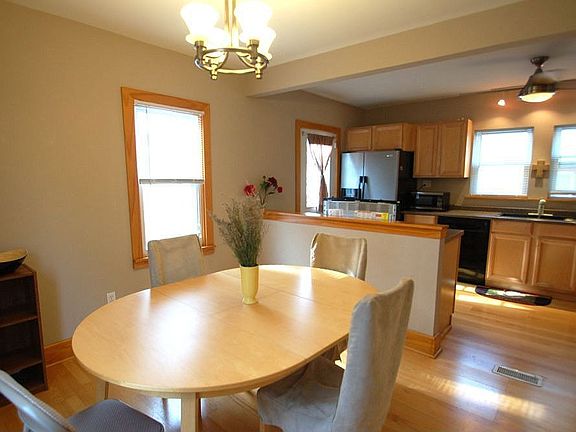 Open & spacious dining room