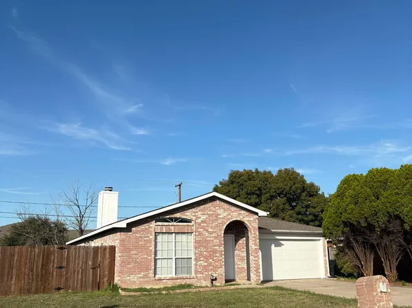 935 Packard Dr, Arlington, TX 76001