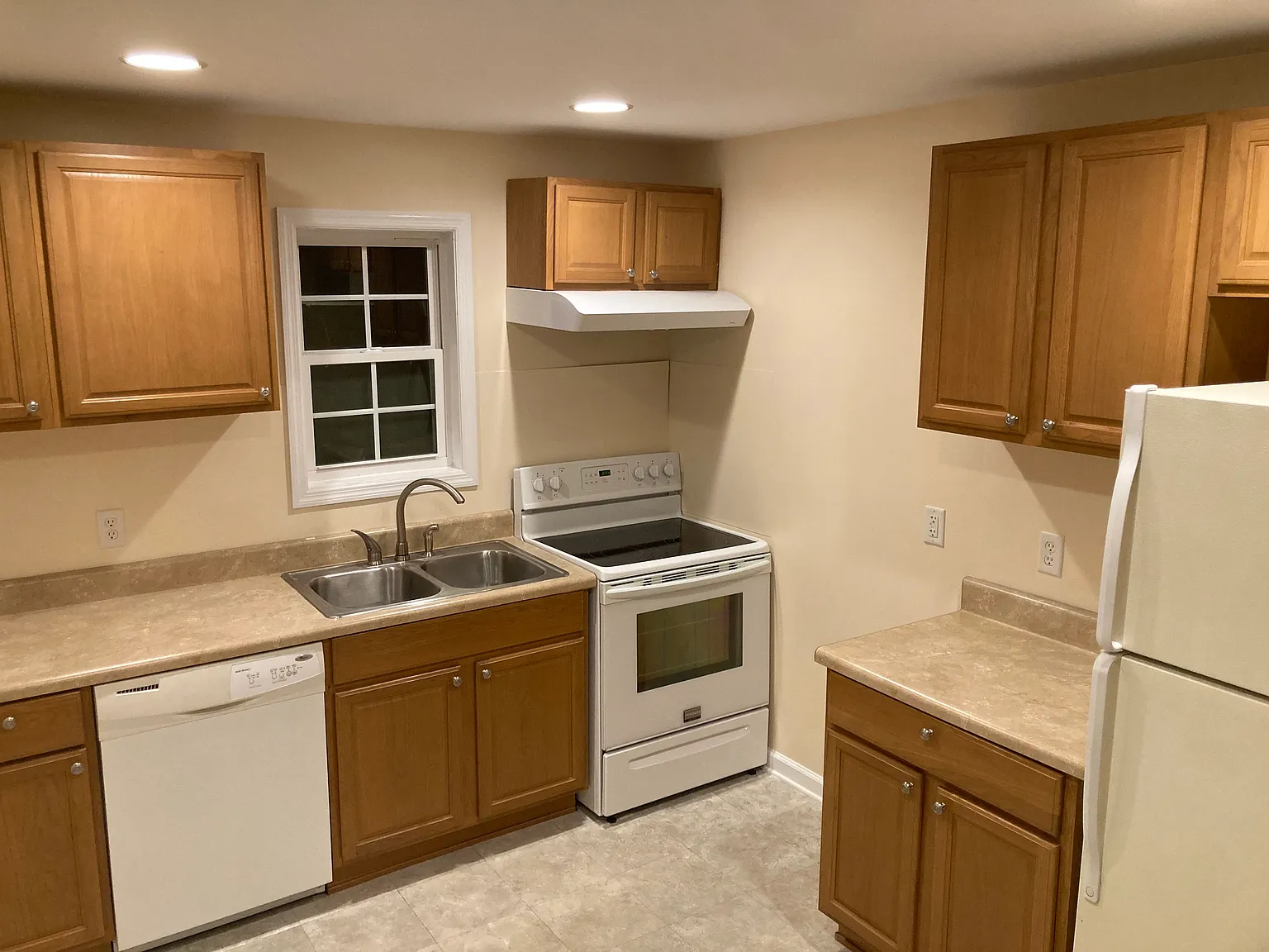 2 bed, 1050 sqft, $1,325 — Photo 1