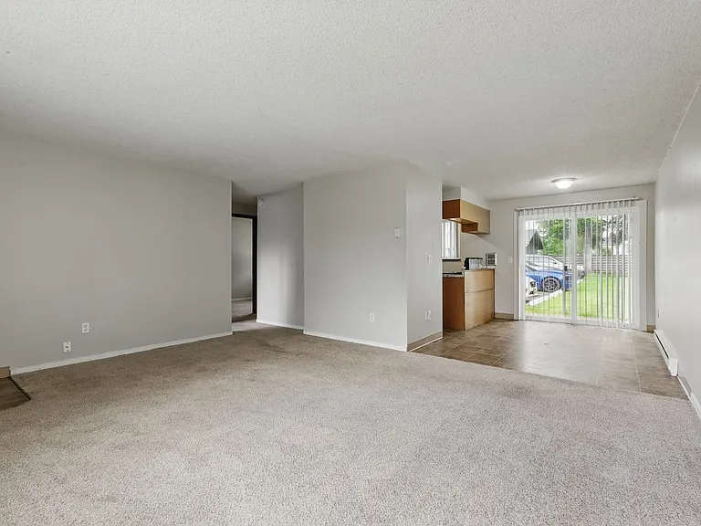 Comfort & Convenience in the Heart of Lents! — Photo 4
