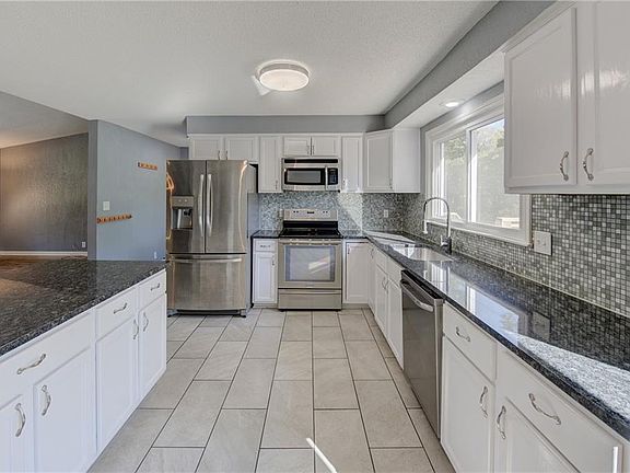 4th image of 7317 NW Oak Dr