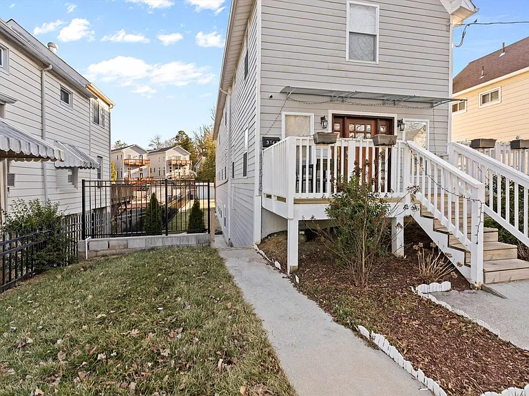 Newton St NE — Photo 18