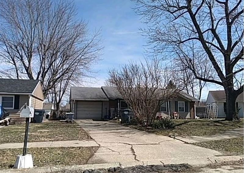 2nd image of 1812 E Fairlawn Way