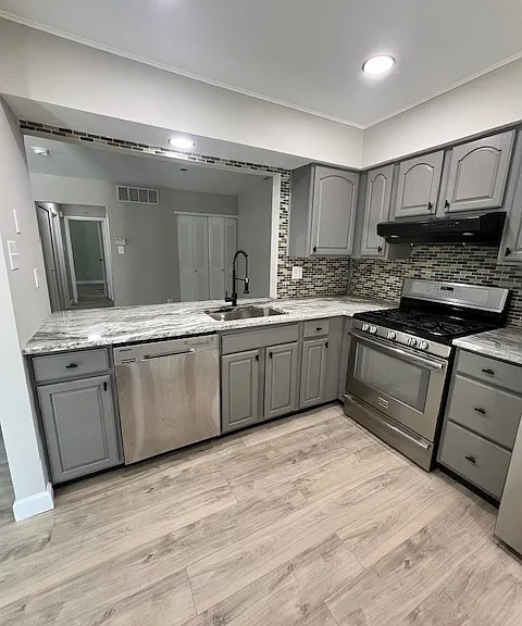 125 Devonshire Ct #125 — Photo 13