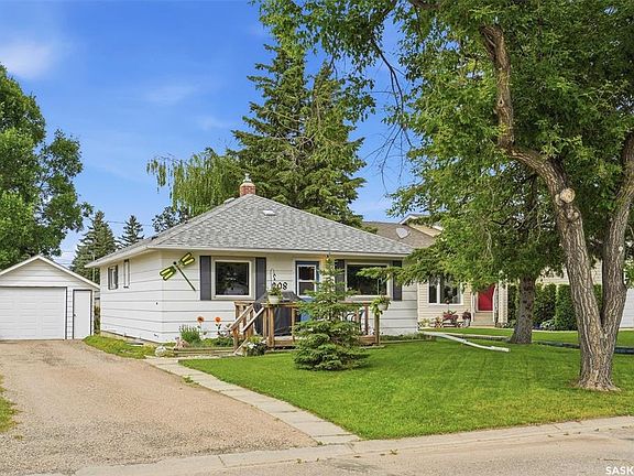 2nd image of 208 3rd AVENUE W