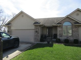 220 Condominium Dr, Grayson, KY 41143