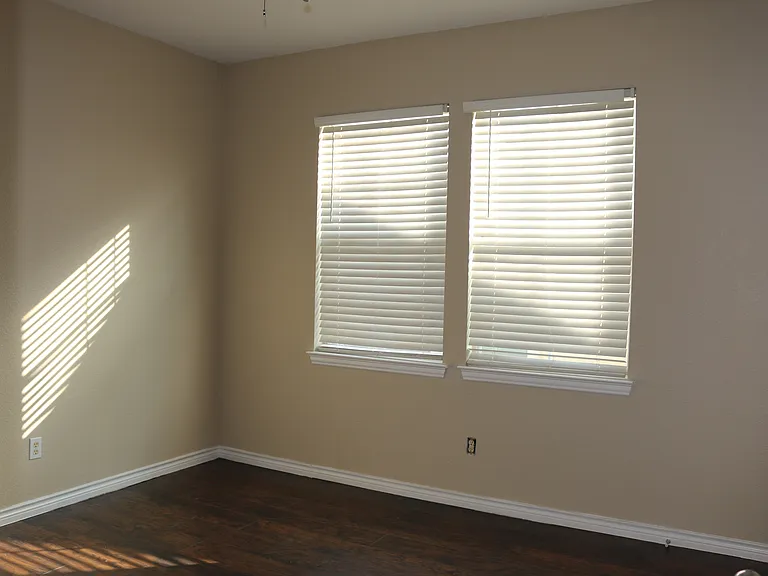 327 Regency Dr — Photo 13