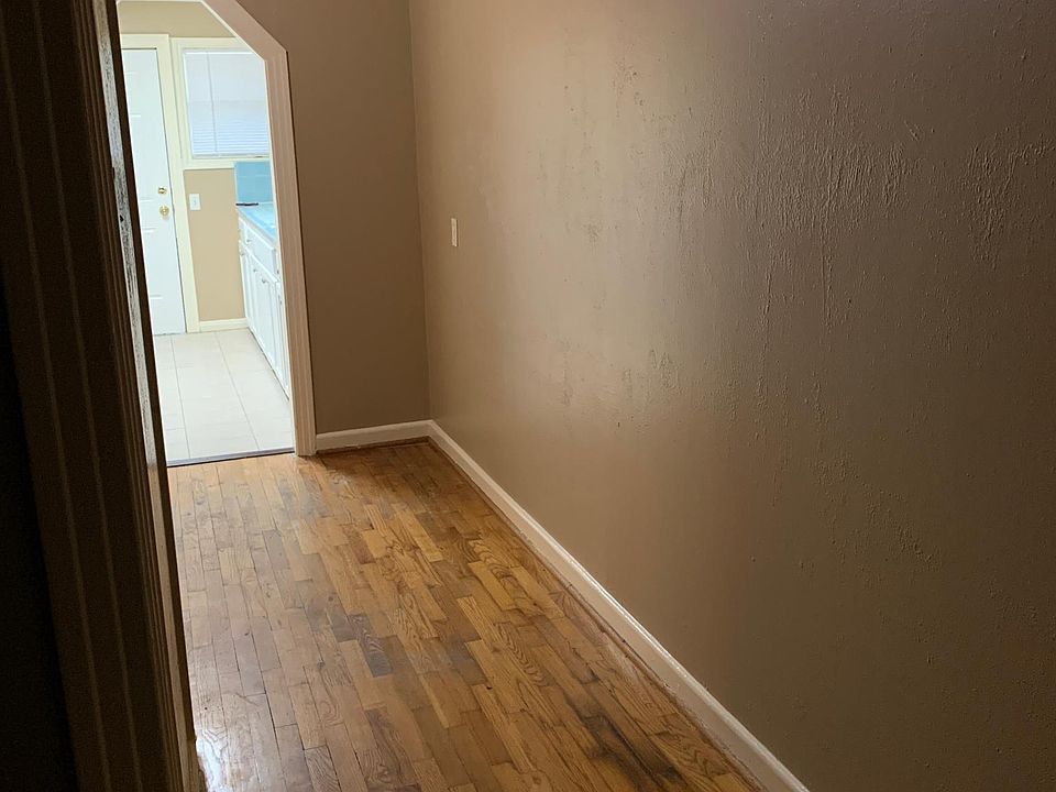 Hallway to Kitchen