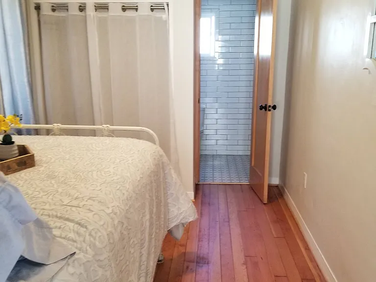 1208 Webster St W — Photo 5
