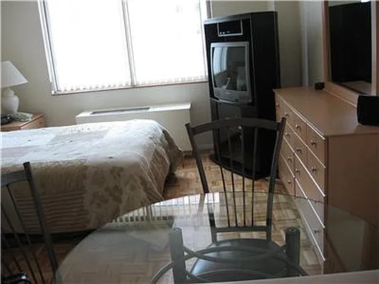 Rented by RELO REDAC INC. | media 29