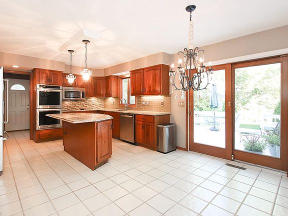 4th image of 2450 Silveridge Trl