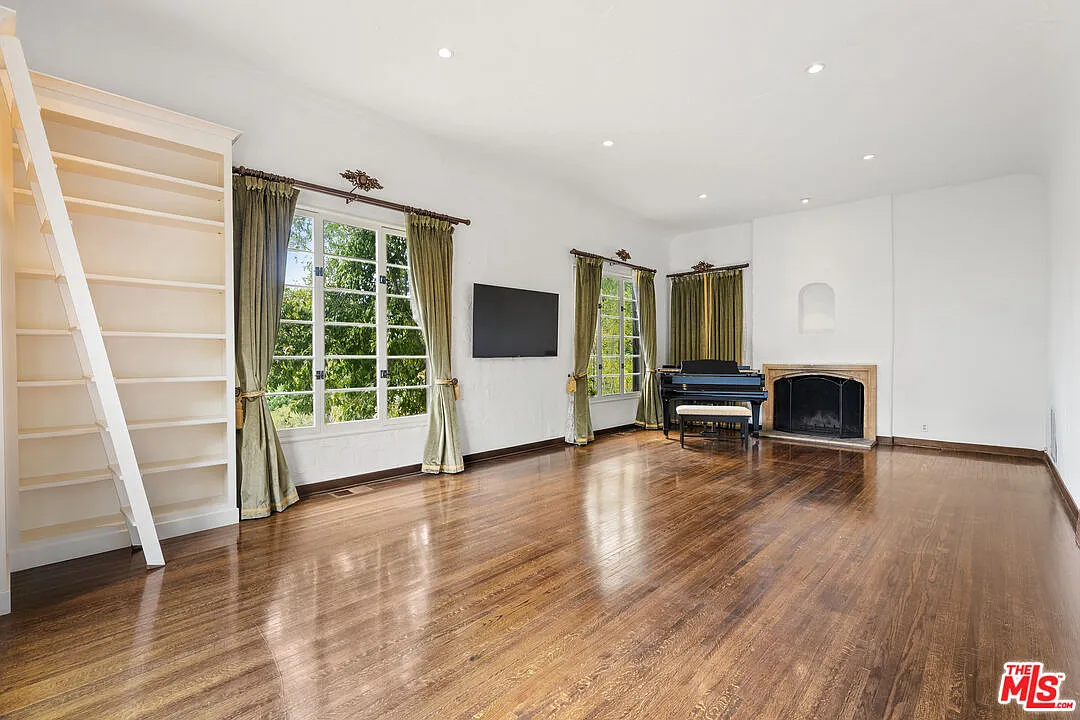 4 bed, 3.0 bath, 2929 sqft, $9,500 — Photo 3