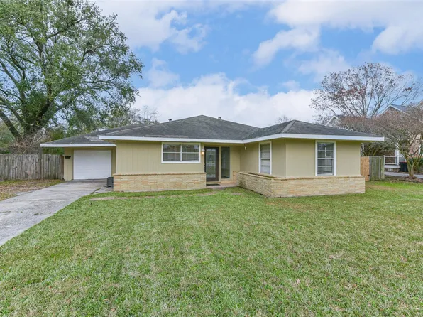 405 N Burnett Dr, Baytown, TX 77520