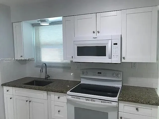 2100 SW 47th St #2 — Photo 9
